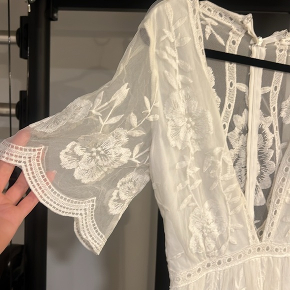 Honey Punch White Lace Deep V Maxi Dress with Shorts Small - Picture 6 of 8